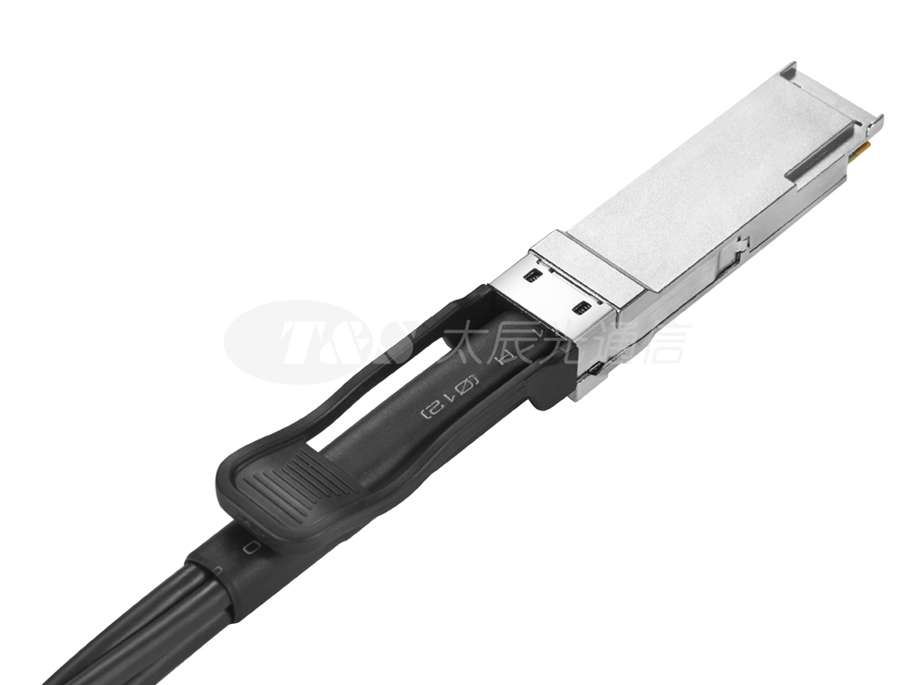 Comparação de vantagens e desvantagens entre o módulo óptico 40G QSFP SR4 e o cabo óptico ativo QSFP AOC